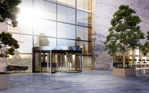 Automatic revolving door by GU Automatic for modern office buildings and public facilities – an elegant, safe and energy-efficient entrance system.