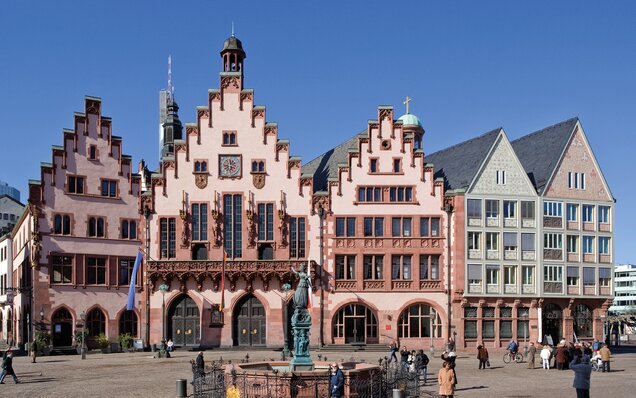Rathaus und Brunnen am Römerberg