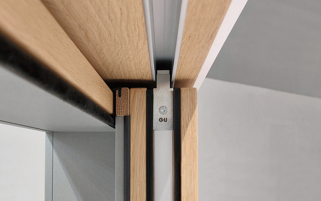 Lift and slide element wood – detailed view upper guide rail P 2301