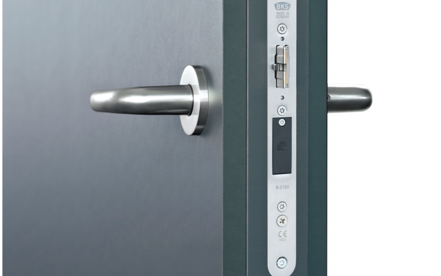 Tür mit eingebautem BKSremote Funkbatterieschloss und Drückergarnitur RONDO, ohne PZ-Rosette