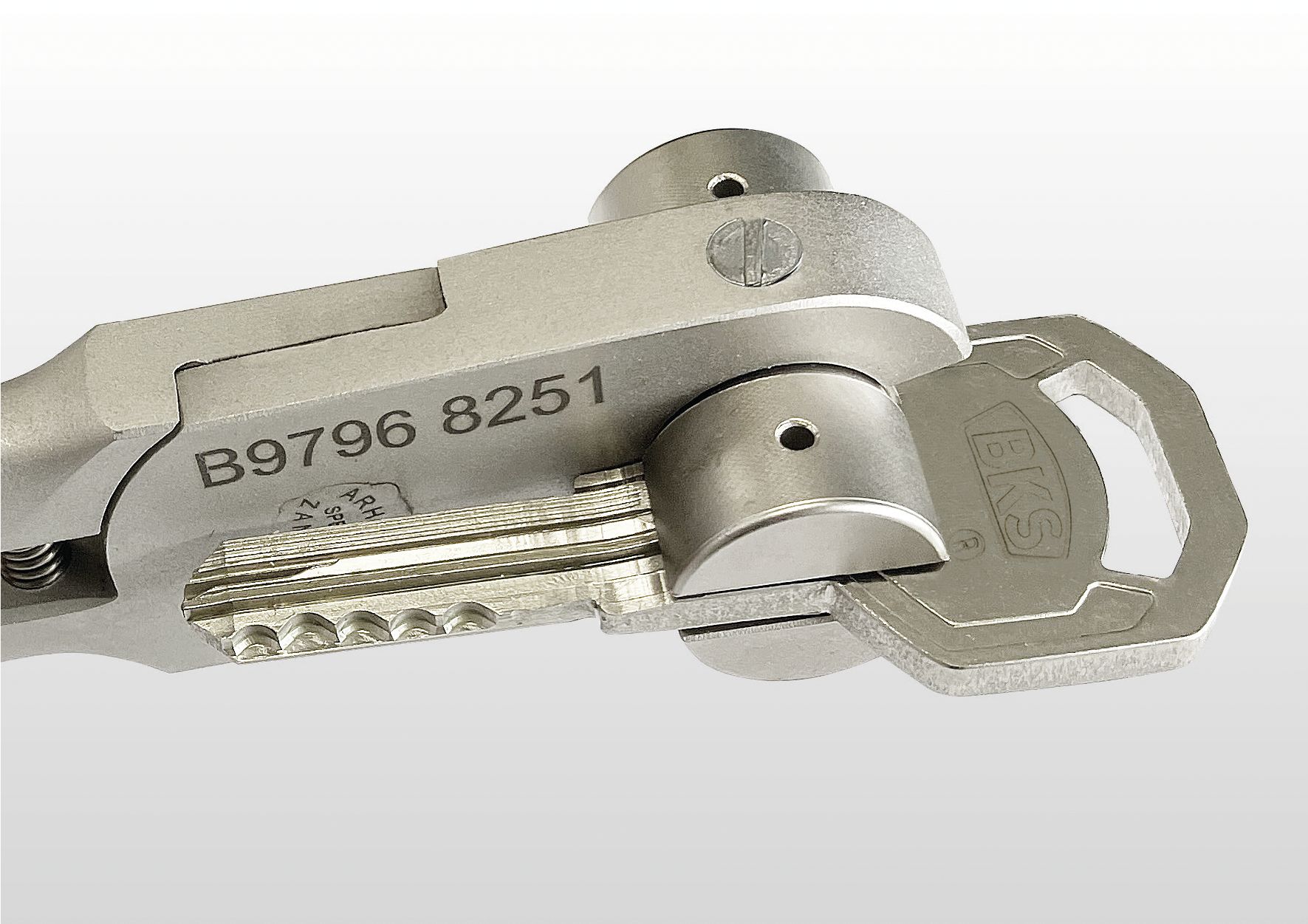BKS ball transfer pliers – work step: insert ball